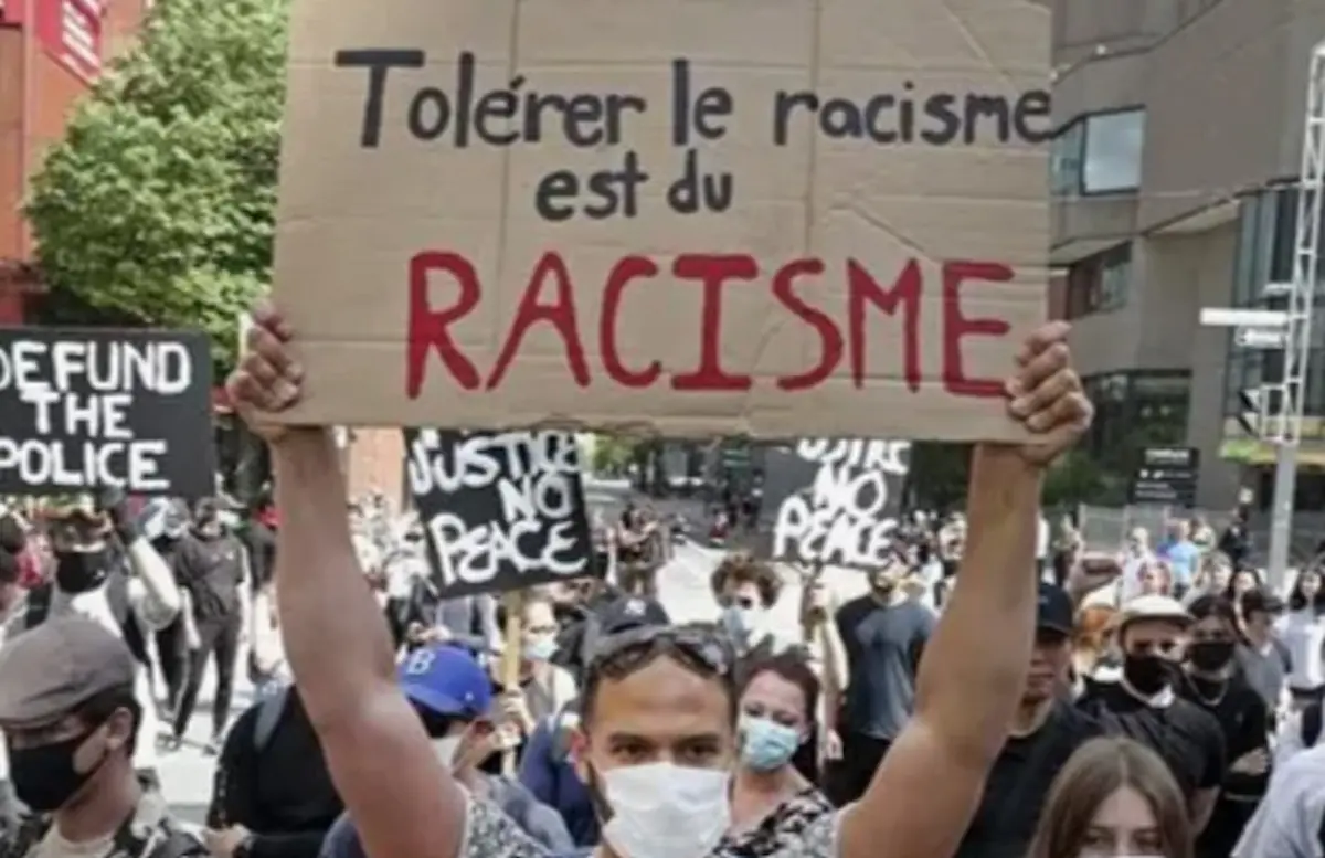 manifestation contre le racisme pancarte tolérer le racisme est du racisme